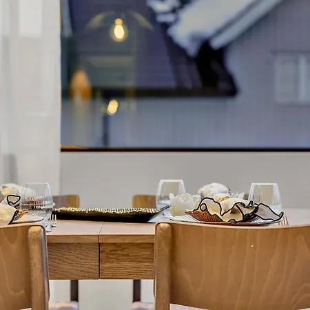 Brand New Mini Close To Center *