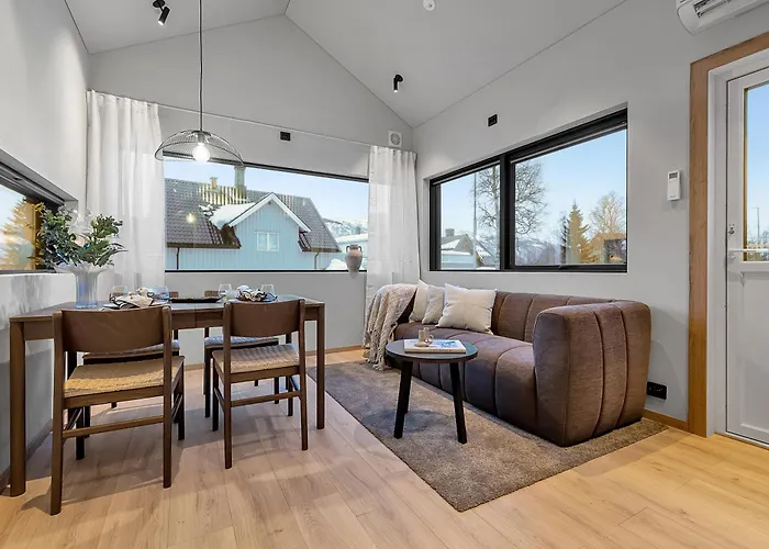 Brand New Mini Close To Center 트롬쇠