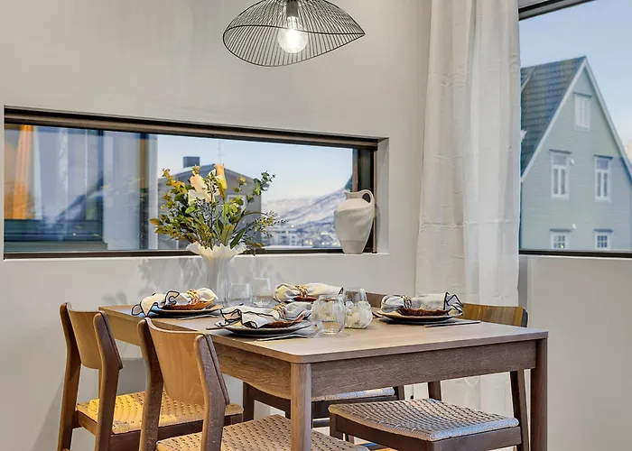 Brand New Mini Close To Center דירה *