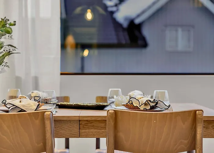 Brand New Mini Close To Center *