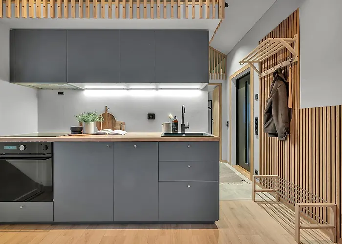 Brand New Mini Close To Center *