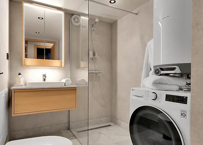 Brand New Mini Close To Center 트롬쇠