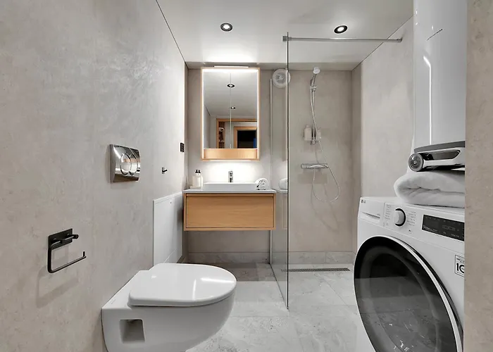 Brand New Mini Close To Center 트롬쇠