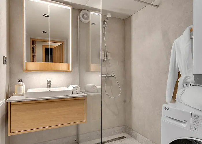 Brand New Mini Close To Center